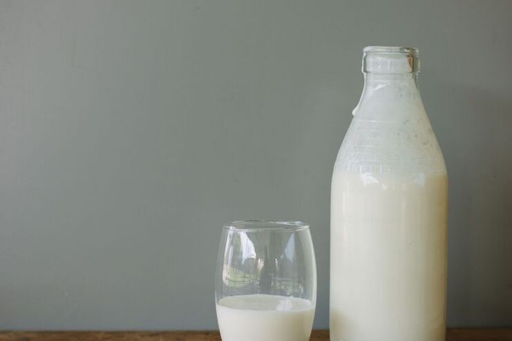 Kefir is a healthy drink that we recommend in our daily diet. 
