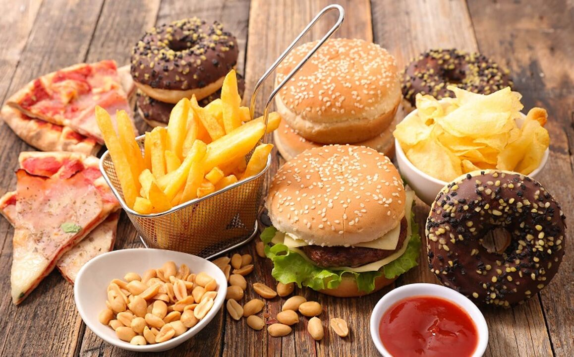 Sweets and fast food are forbidden in the Japanese diet. 